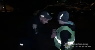 Одеські поліцейські закликали пішоходів подбати про власну видимість на дорозі у темну пору доби