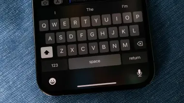 iPhone больше не работает: на что жалуются миллионы пользователей iOS 26 (видео)