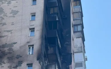 Обгоревшие высотки. Как выглядят многоэтажки в Киеве после прилетов (фото)