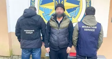 На Рівненщині депортували 35-річного громадянина Туреччини, який три роки жив в Україні нелегально