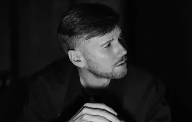 "Тяжелая ночь": известный украинский режиссер сообщил о "прилете" в его дом в Киеве