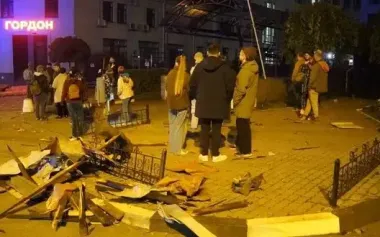 Night attack on Kyiv: 7 injured, drone strikes synagogue in Podil. VIDEO