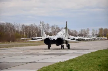 В метрах от земли: украинские летчики-асы показали экстремальный полет на МиГ-29 (видео)