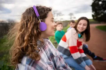 Жодних криків і заборон: вчитель пояснив, як відучує підлітків від російської музики