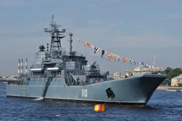 Российский БДК "Александр Шабалин" перекрыл торговый путь у берегов Германии (фото)