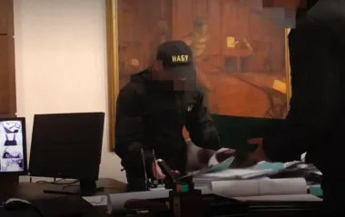 НАБУ викрило мільярдні махінації у податковій службі: оголошено підозру 11 особам