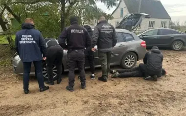 Man detained in Volyn region for smuggling people across border for $11,500 – SBGS. PHOTOS