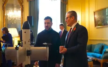Zelenskyy shows Starmer Ukrainian OCTOPUS interceptor drone to be produced in UK. VIDEO