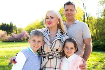 Катерина Бужинська висловилася про часту розлуку з чоловіком-іноземцем і ревнощі: "Знав, кого обирав"