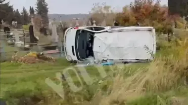На Волині біля цвинтаря перекинувся бус ТЦК: є постраждалі