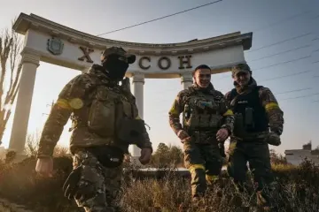 Під дронами, КАБами і артилерією: скільки людей досі живе у Херсоні