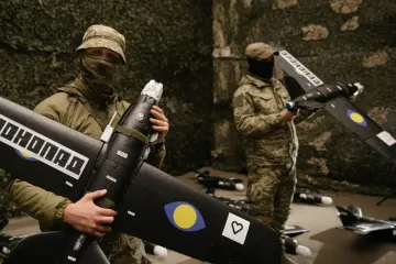 Воїни ГУР уразили десантний катер РФ і 3 РЛС у Криму — відео