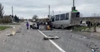 На Кіровоградщині військовий автобус зіткнувся з пасажирським: подробиці ДТП