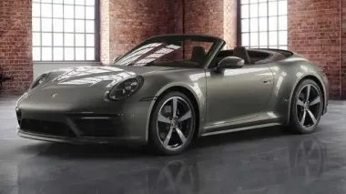 "Сгорел" на афере: водитель поджег свой Porsche ради страховки и попал на видео