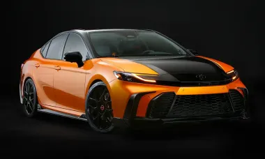Toyota показала яркую спортивную Camry и внедорожную Corolla (фото)