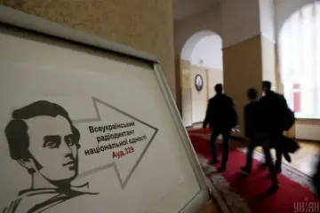 "Писали втрьох — і ніби вдома": як українці за межами країни долучились до диктанту єдності