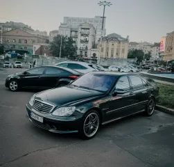 В Киеве заметили редкий заряженный седан Mercedes 2000-х на 500 сил (фото)