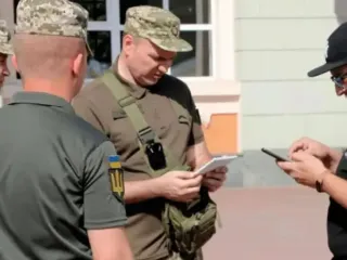 Вимикають коли зручно: адвокат пояснив, чому бодікамери у ТЦК не мають сенсу