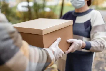 Хозяйка дома получала небольшие посылки, а потом заметила кое-что странное (фото)