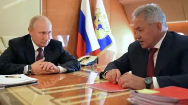 Путин и Шойгу хотят привлечь добровольцев к защите опасных объектов в России