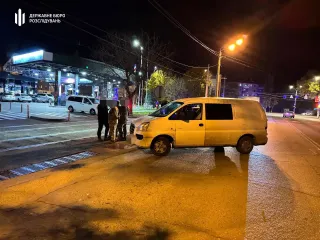 Угрожал оружием и разбил стекло: в Одессе полицейский напал на авто ТЦК, — ГБР (фото)