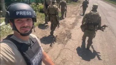 Атака РФ під час знімань: російський дрон влучив поруч із журналістами WELT під Дніпром