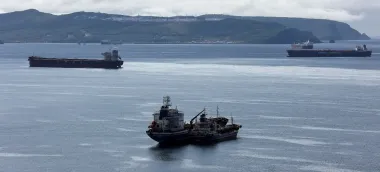 Страны ЕС тайно заправляют теневой флот России: как работает схема