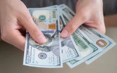 НБУ немного поднял курс доллара