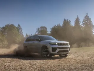 Представлен новый Jeep Grand Cherokee 2026: как изменился премиальный внедорожник (видео)