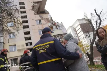 Мощный взрыв в Хмельницком: есть пострадавшие, поврежден целый подъезд жилого дома (фото)