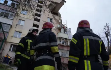 Взрыв в Хмельницком: среди пострадавших ребенок, под завалами ищут человека (фото)