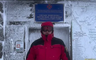 Опасно для жизни: спасатели показали, что творится с погодой в Карпатах (видео)