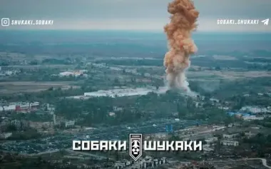 Soldiers of 406th Brigade show strike on occupiers’ ammunition depot in Oleshky, Kherson region. VIDEO
