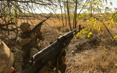 За мить від трагедії. Боєць ЗСУ збив російський дрон, який атакував іноземних журналістів