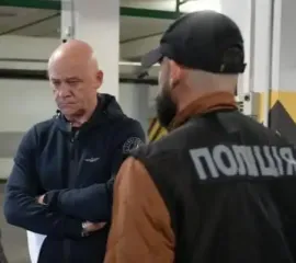 Посреди парковки: Труханову вручили подозрение и проводят обыски в домах его заместителей