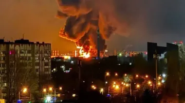 Одновременно в разных регионах: дроны атаковали нефтебазу и химическое предприятие в РФ (видео)