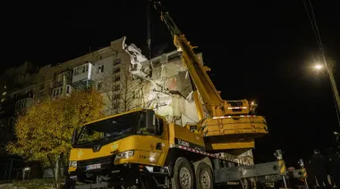 У Хмельницькому під завалами багатоповерхівки знайшли тіло жінки – ЗМІ