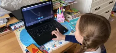 Даже из-за границы: выехавшим украинским школьникам разрешили новую опцию