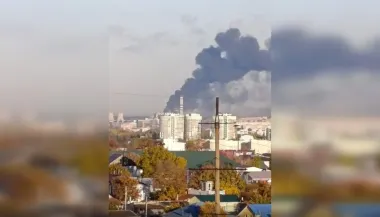 В оккупированном Крыму горят две нефтебазы после атаки дронов (видео)