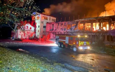 Чугуев массированно атаковали "Герани": зафиксировано шесть попаданий, сгорел склад (фото)