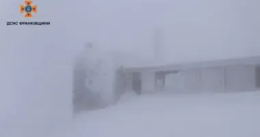 На Прикарпатье выпало почти метр снега