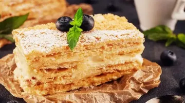 Почему торт «Наполеон» так называется: история и версии