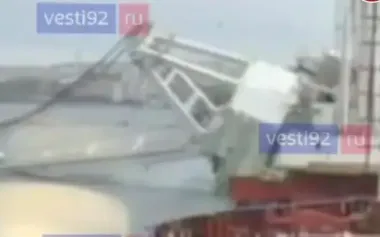 Moment Russian floating crane PK-400 Sevastopol, built by occupiers for eight years, sinks. VIDEO
