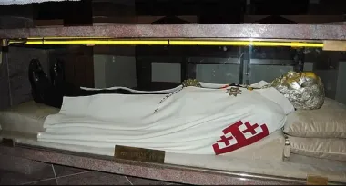 Ватикан канонизировал причастного к сатанизму священника: Папа провозгласил новых святых в Риме (фото)