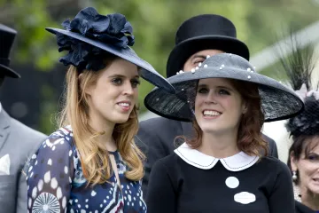 Скандал в королевской семье: принцесс Беатрис и Евгению могут лишить титулов