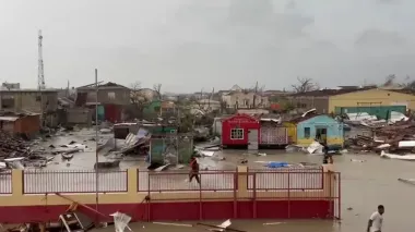 Ураган Мелисса уничтожил города на Карибах: шторм унес жизни десятков людей (видео)