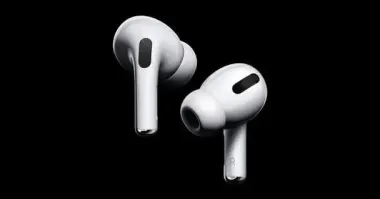 Владельцы AirPods Pro 3 жалуются на кровь из ушей после ношения (фото)