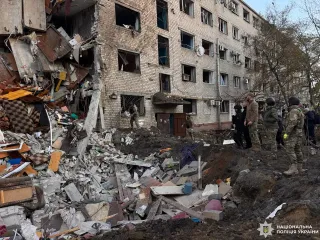 Ночной обстрел Запорожья: количество раненых возросло до 15, под завалами есть человек (фото, видео)