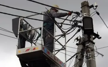 Massive Russian attack: over 700 settlements without power, restoration work ongoing – Ministry of Energy