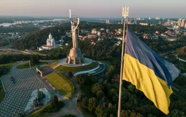 В Киеве приспустили главный флаг Украины: в чем причина